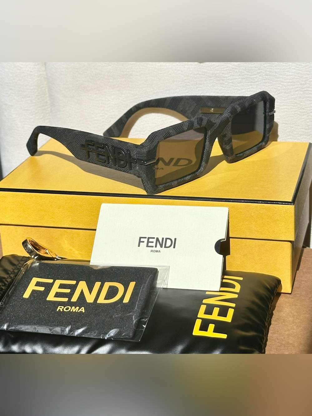 New FENDI FF Monogram Limited Edition Sunglasses FE40074U - Picture 1 of 10